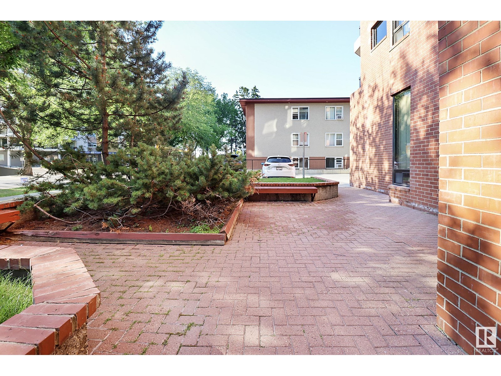 #001 11503 100 Av Nw Property Photo 7