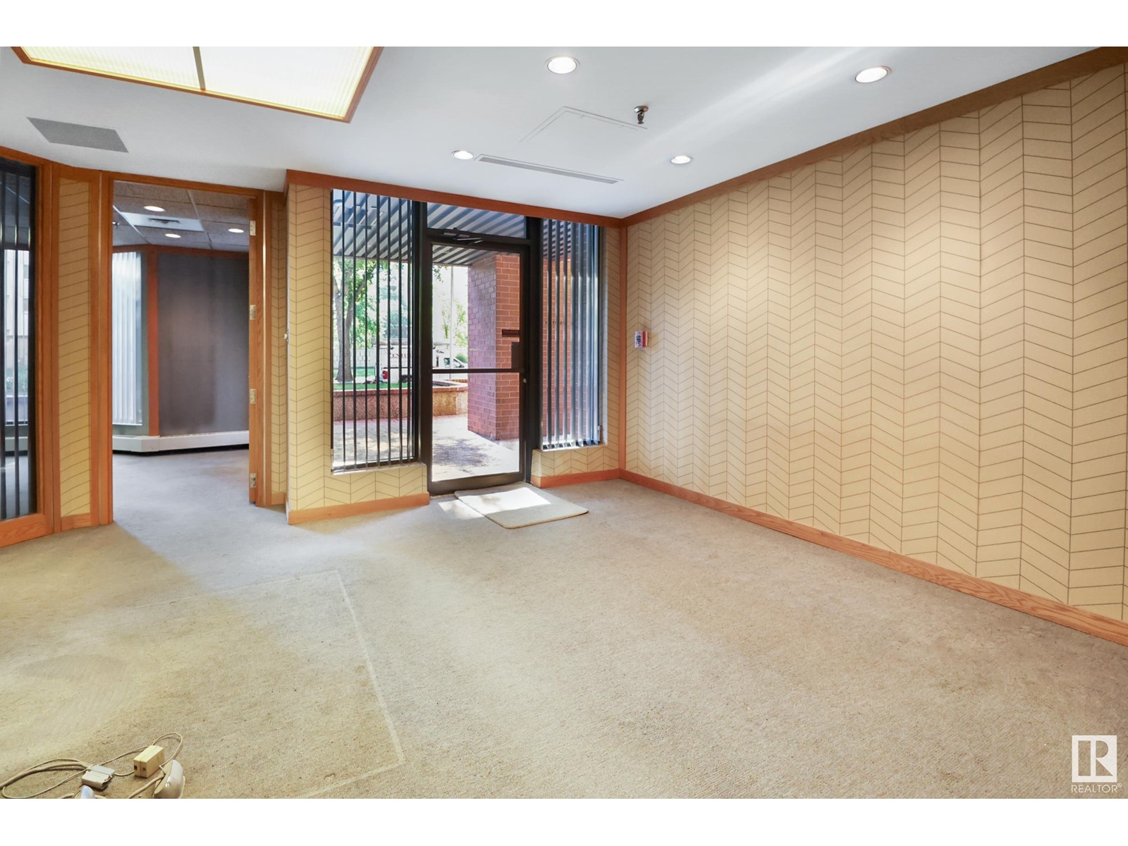 #001 11503 100 Av Nw Property Photo 9