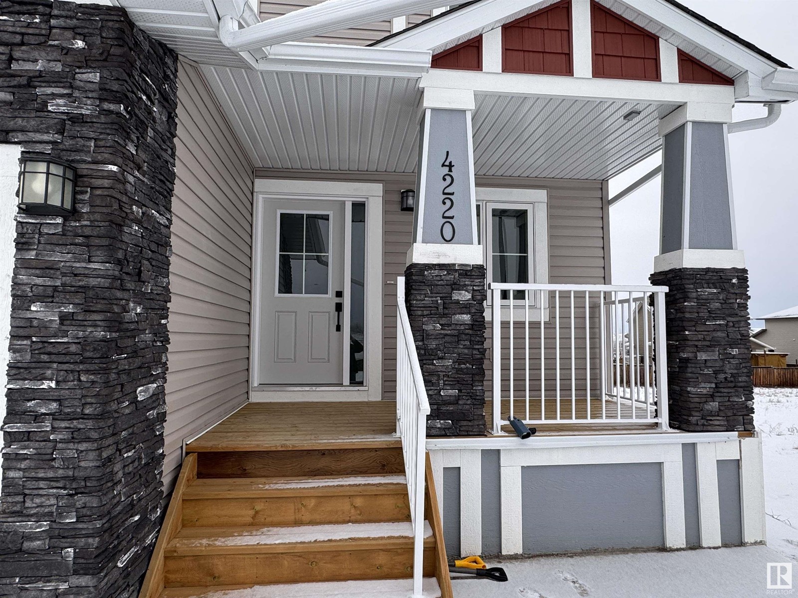4220 41b Av Property Photo 2