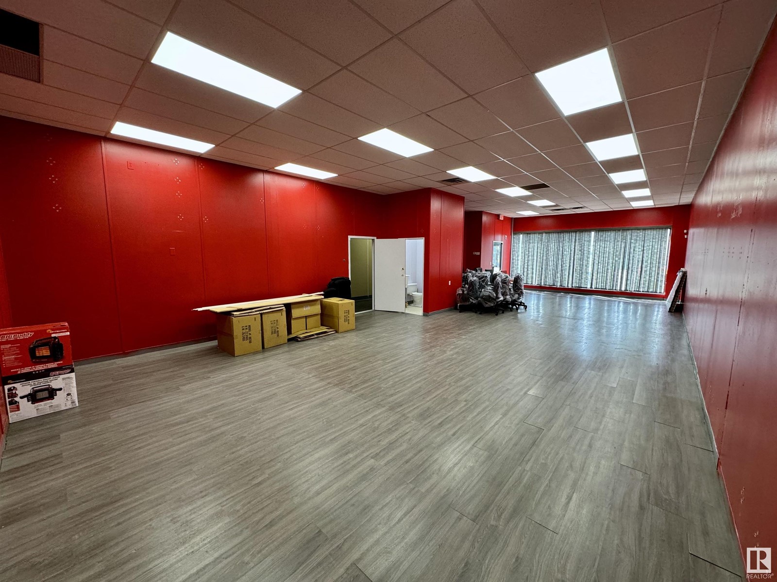 5030 50 Av Property Photo 6
