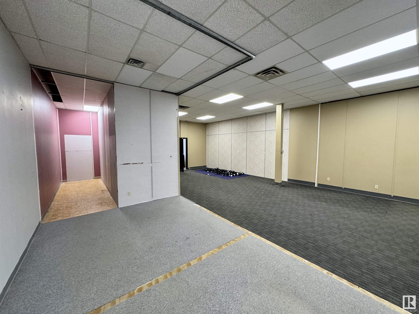 5030 50 Av Property Photo 10