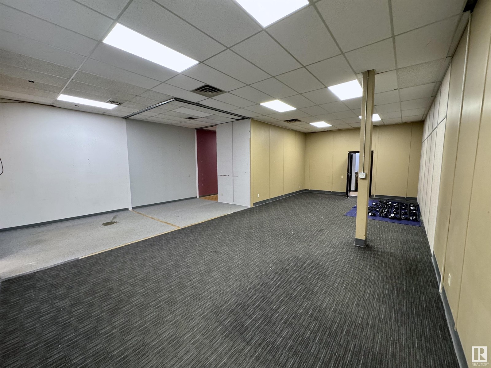 5030 50 Av Property Photo 11