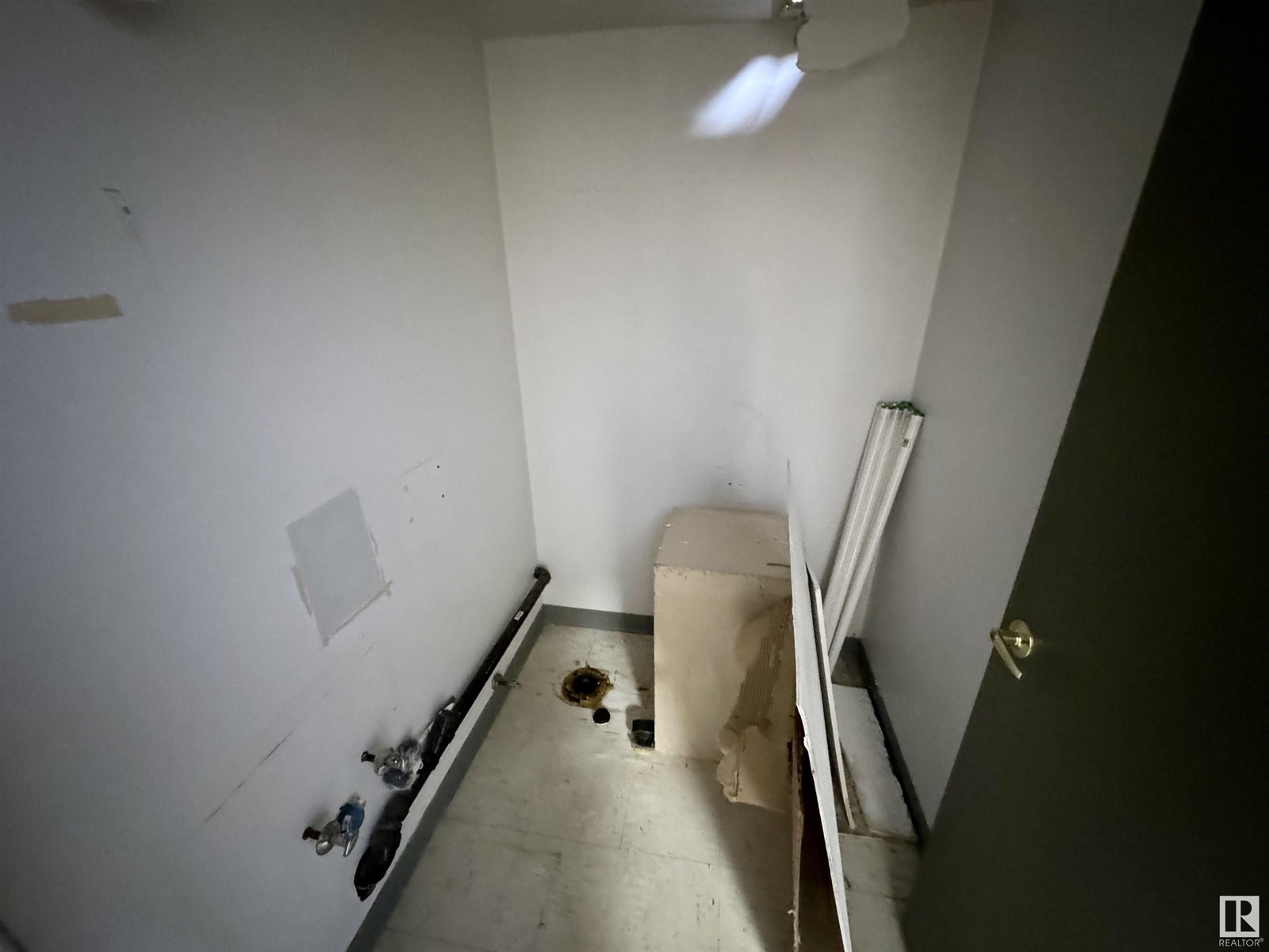 5030 50 Av Property Photo 14