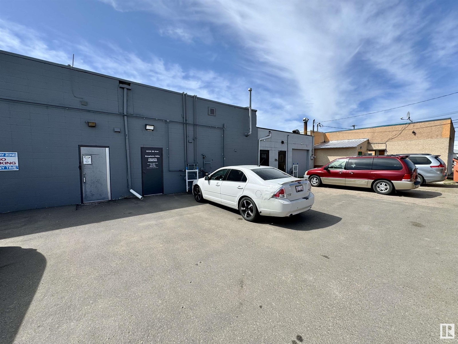 5030 50 Av Property Photo 16