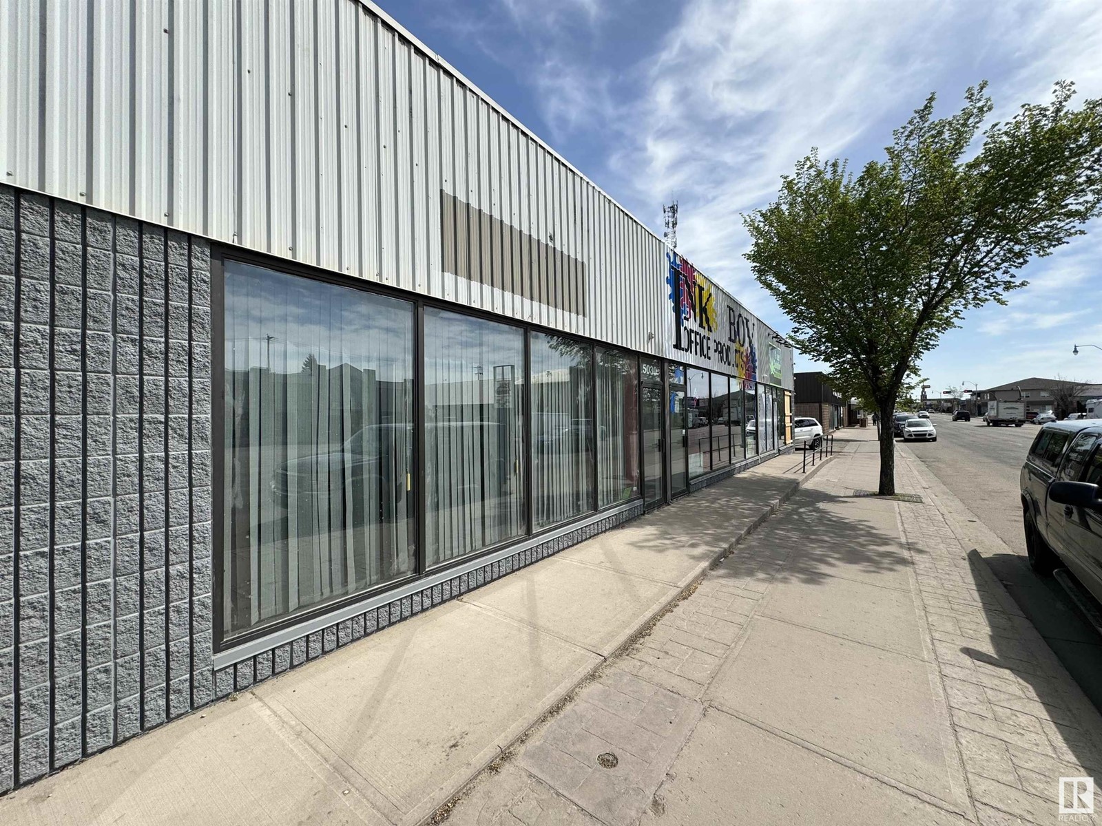 5030 50 Av Property Photo 17