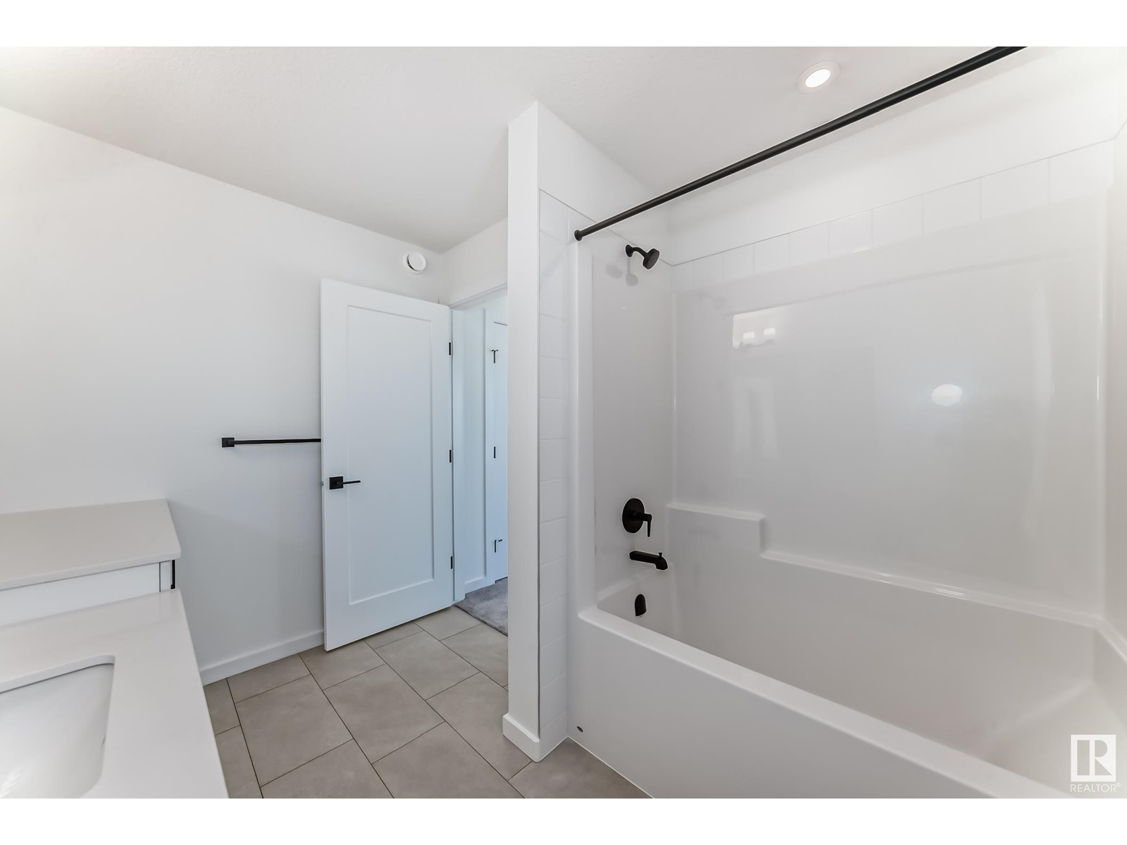#8 5 Rondeau Dr Property Photo 29