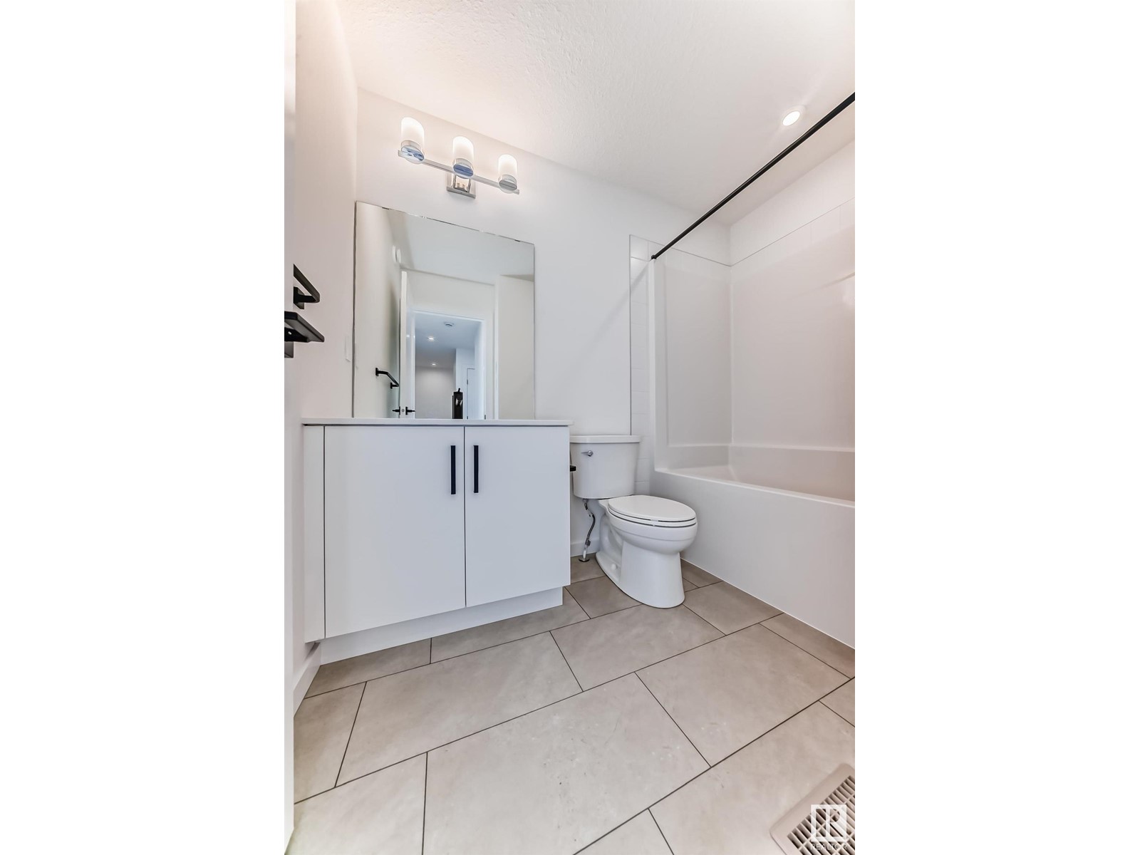 #8 5 Rondeau Dr Property Photo 36
