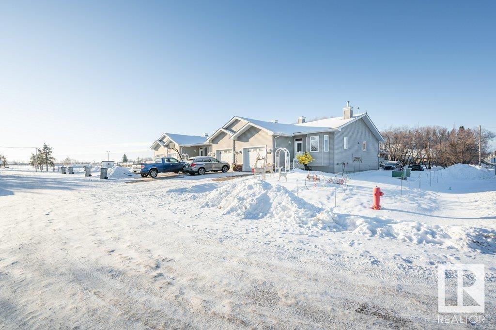 #4 4908 43 St Property Photo 4