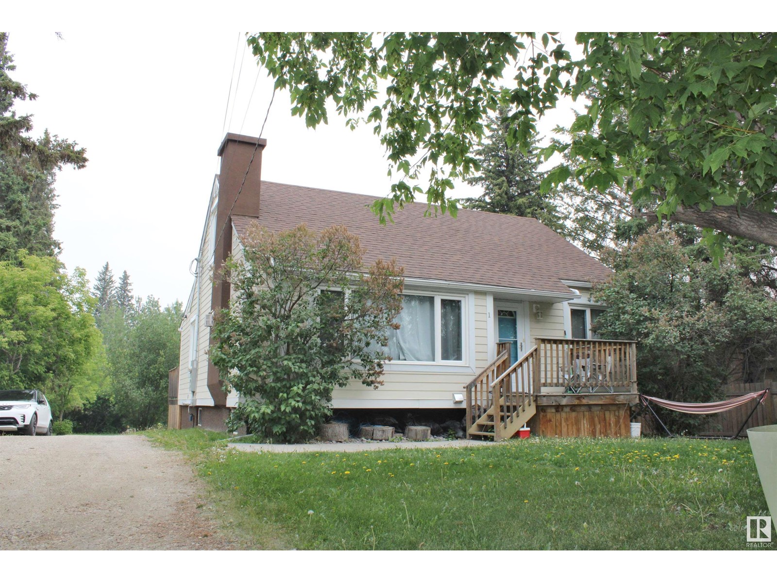 #1-4 4913 47 AV Property Photo 1