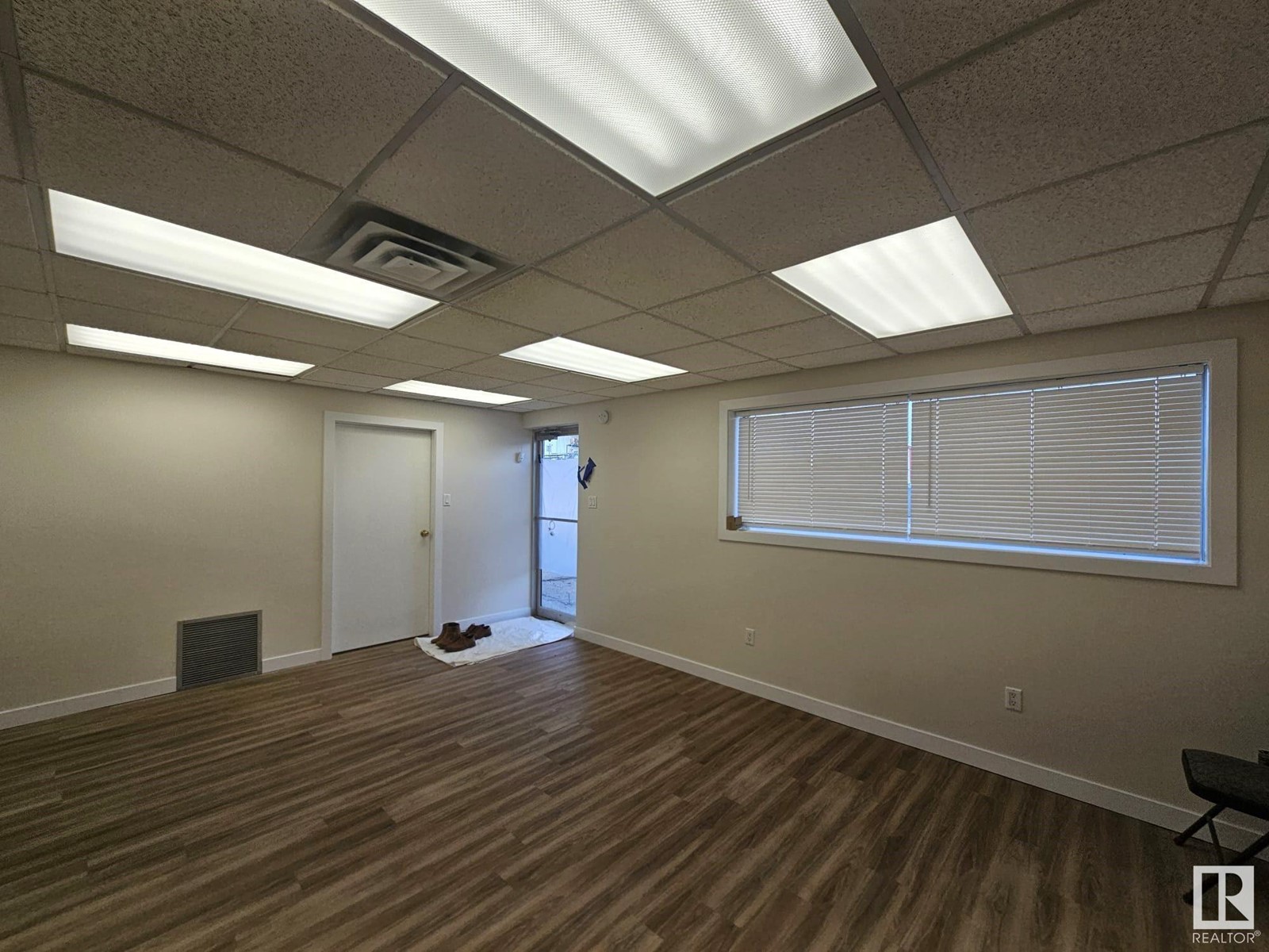 4904 56 St Property Photo 2