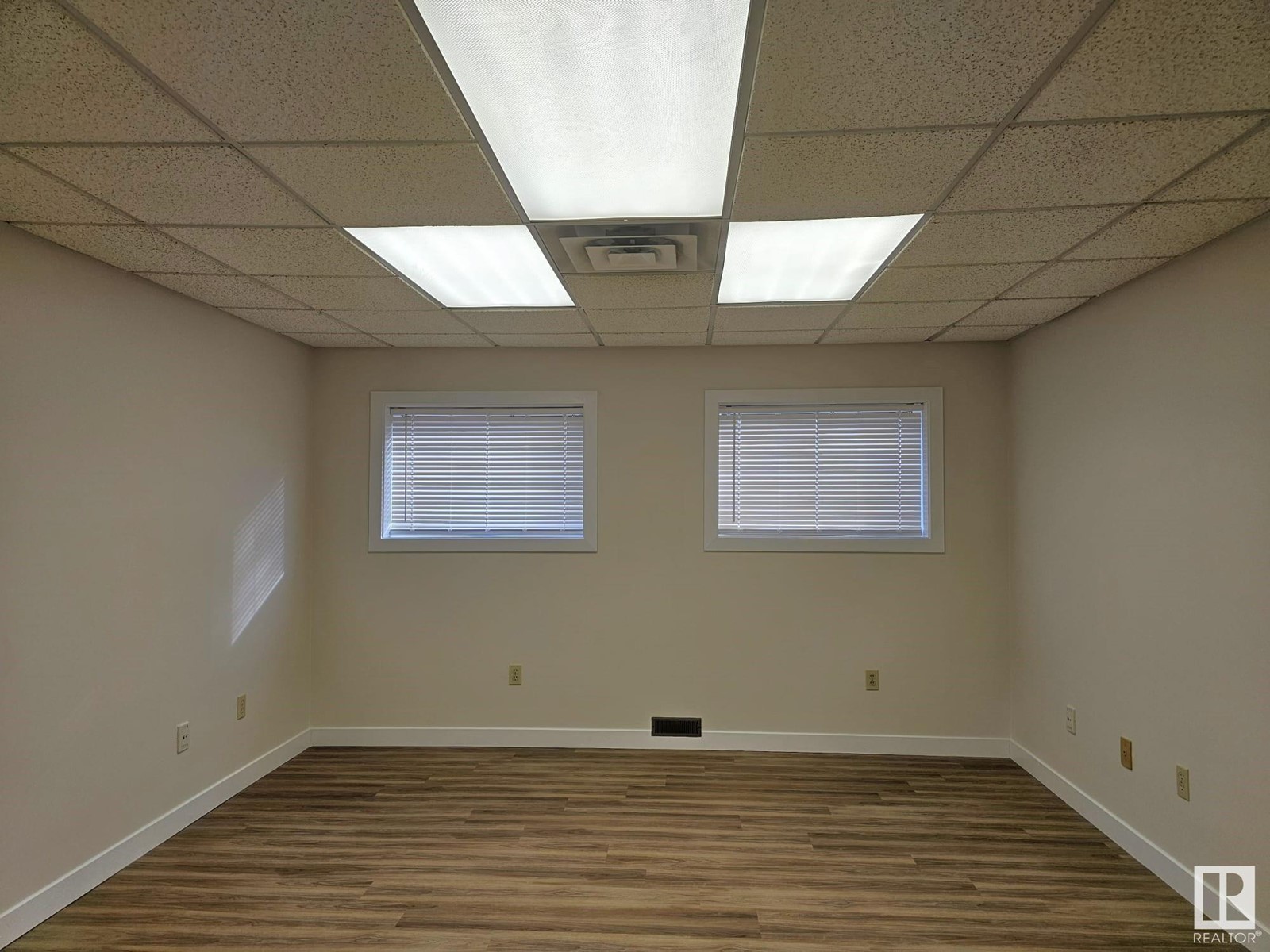 4904 56 St Property Photo 13