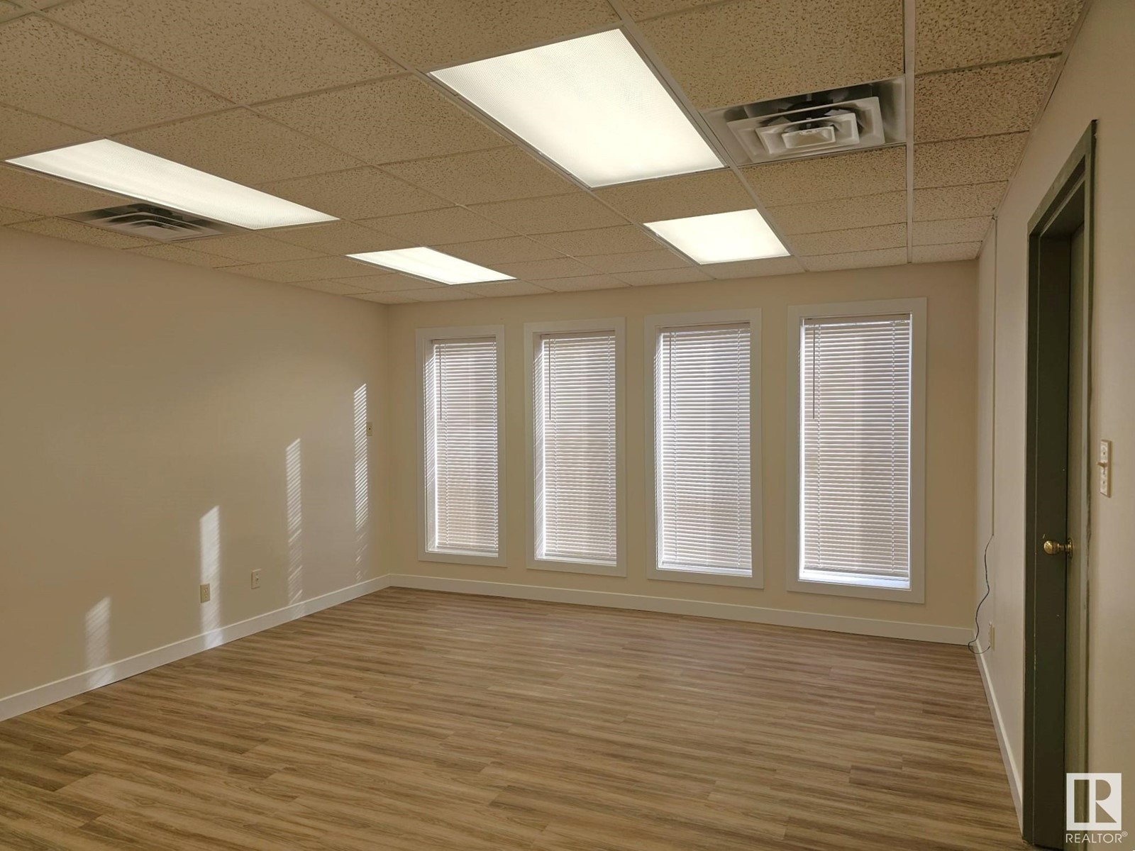 4904 56 St Property Photo 14