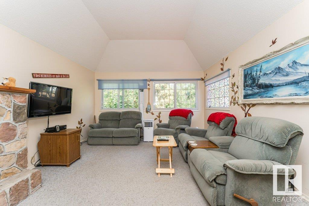 104 1st Av Property Photo 13