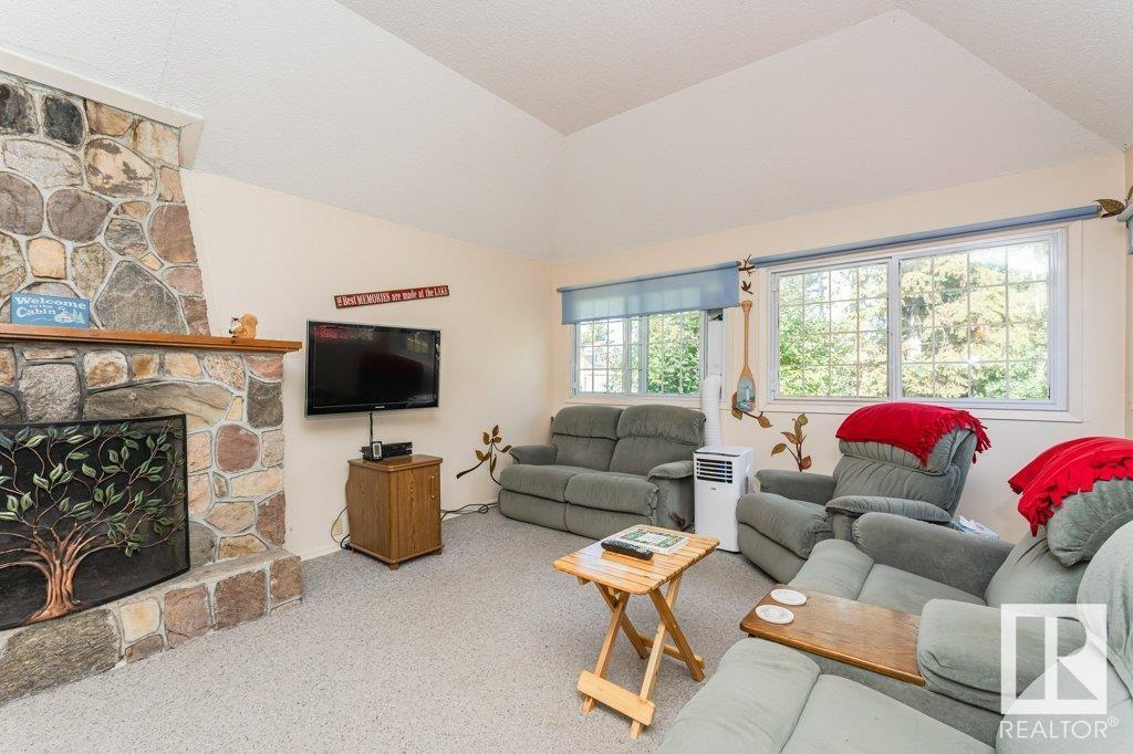 104 1st Av Property Photo 15