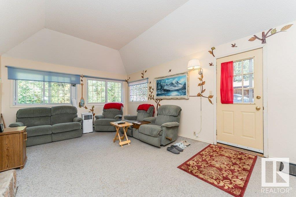 104 1st Av Property Photo 17