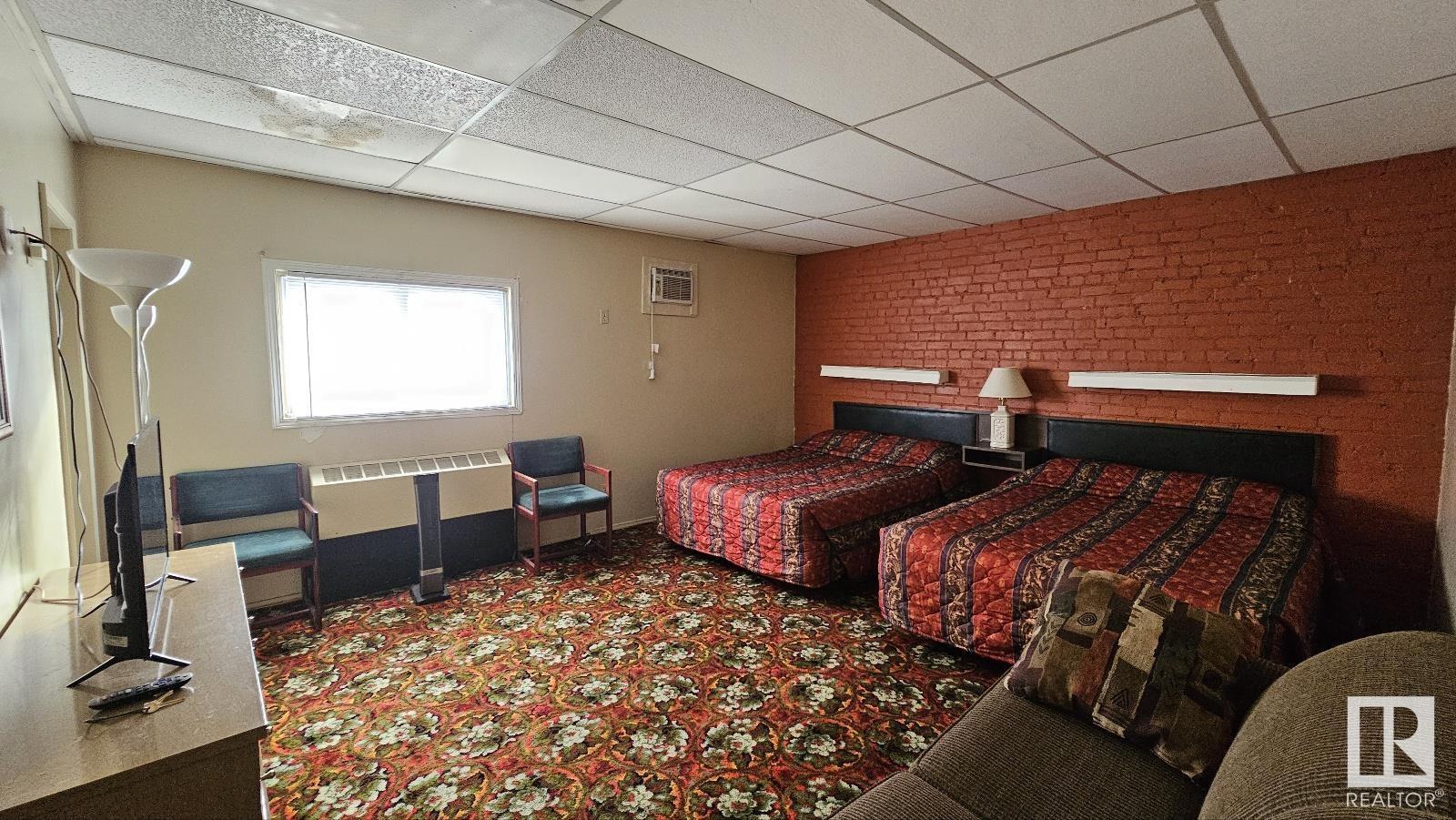 5016 50 St Property Photo 10