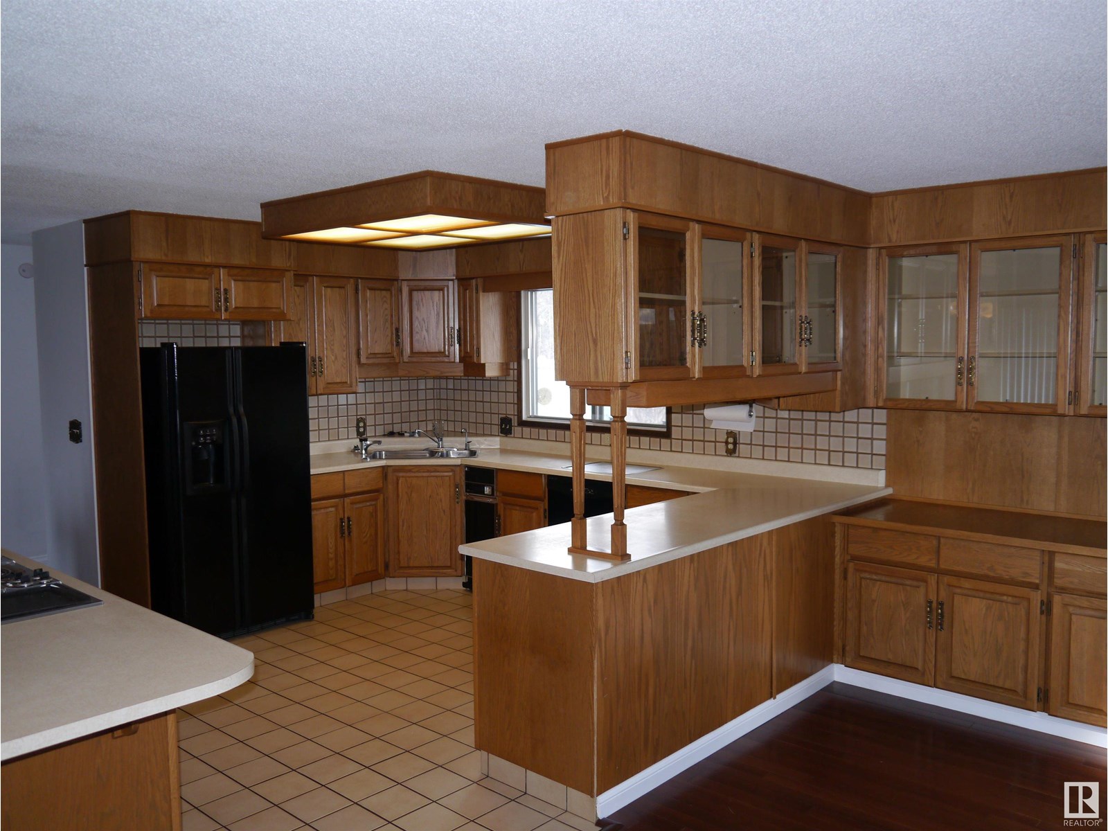 4907 & 4911 47 Av Property Photo 9