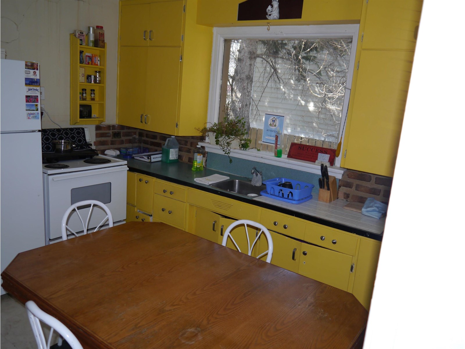 4907 & 4911 47 Av Property Photo 13