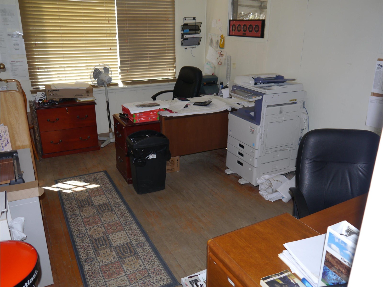 4907 & 4911 47 Av Property Photo 15