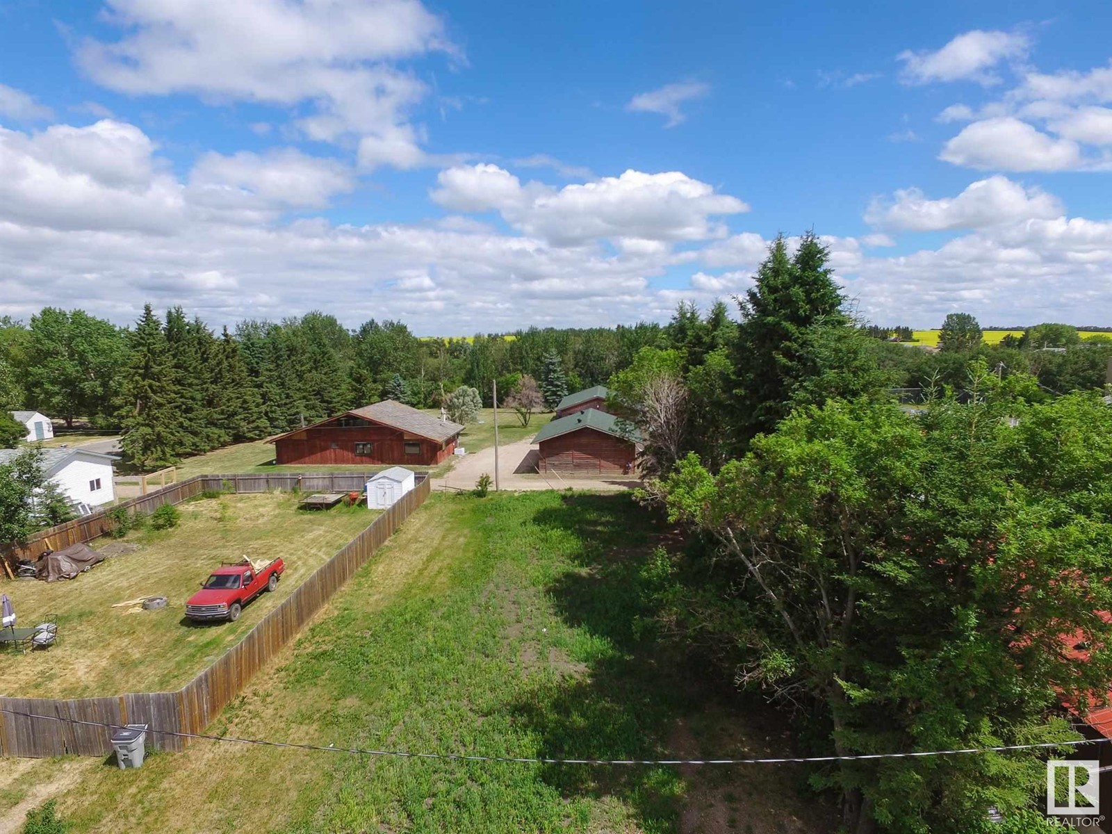 5127 46 St Property Photo 8
