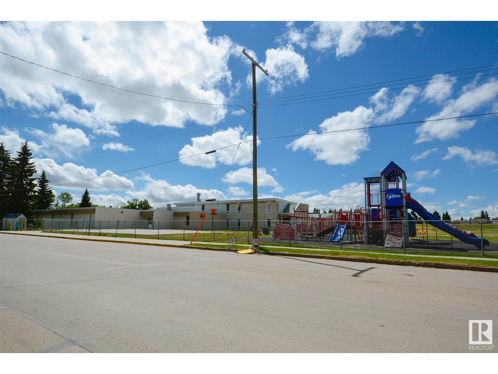 5127 46 St Property Photo 14
