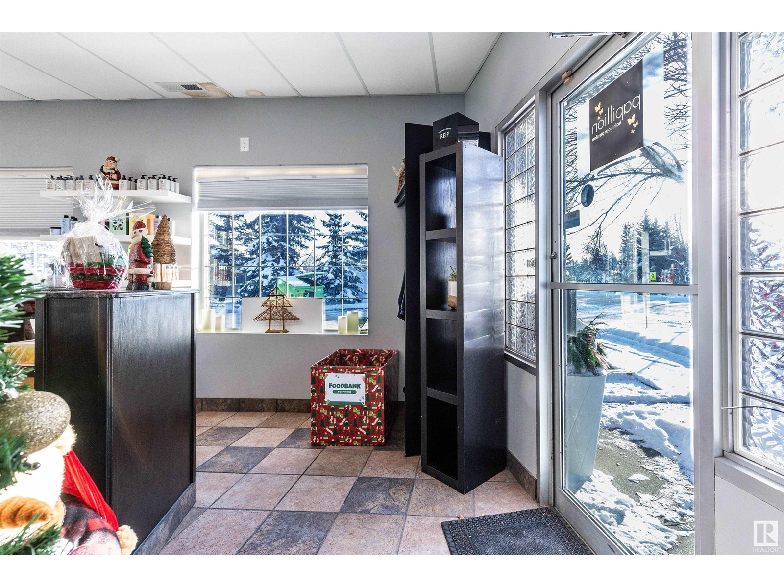 #10 161 Liberton Dr Property Photo 2