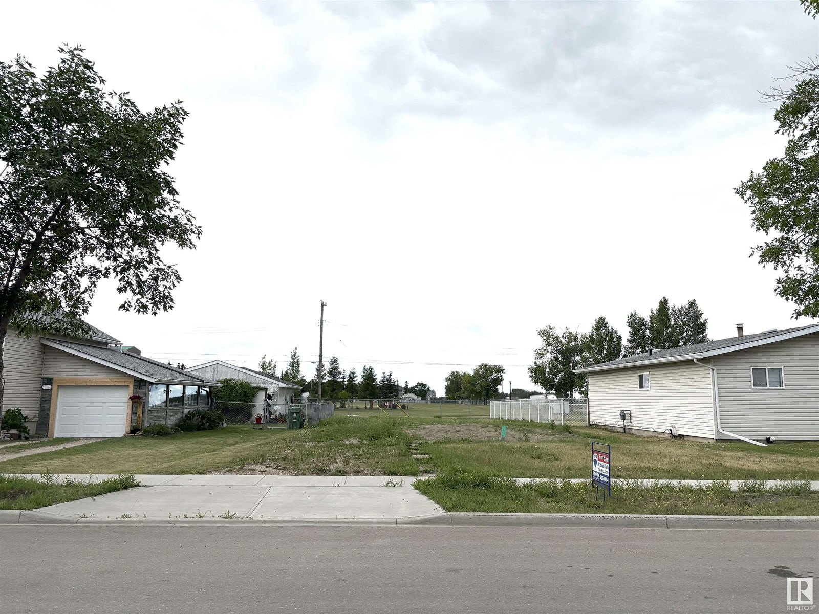 5218 47 St Property Photo 1