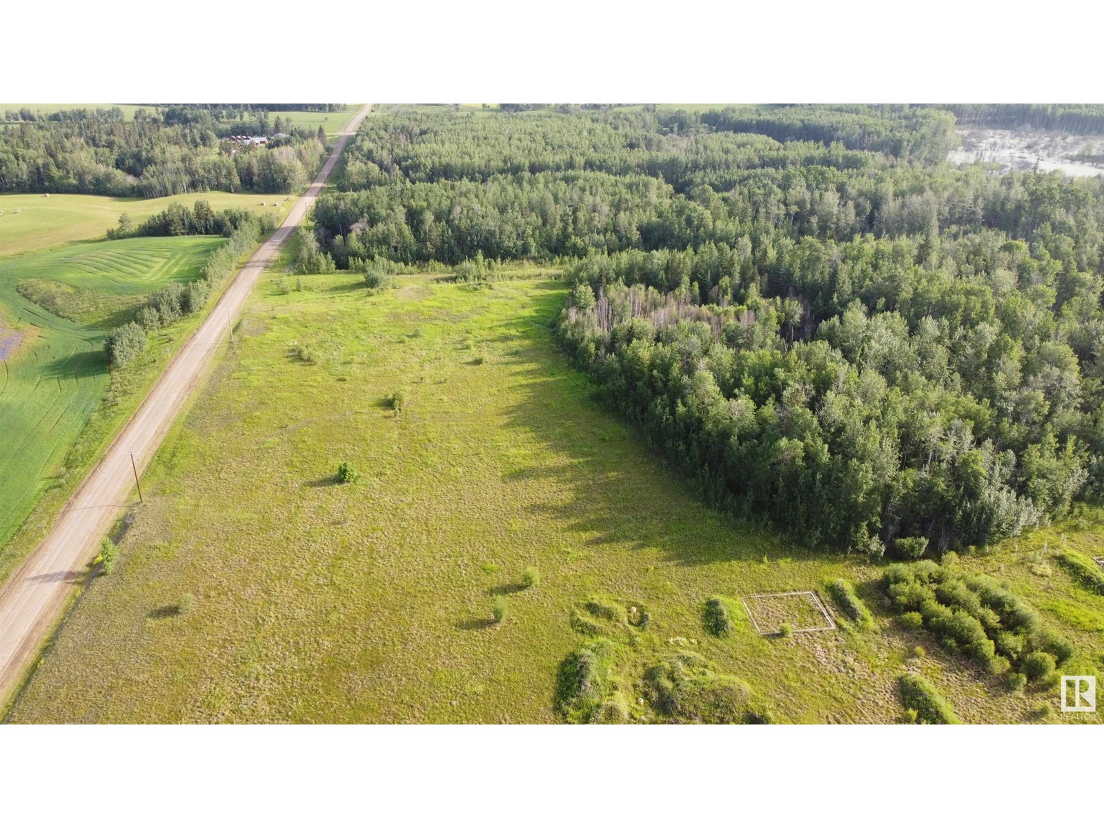 R.r. 42 Hwy 43 Property Photo 3