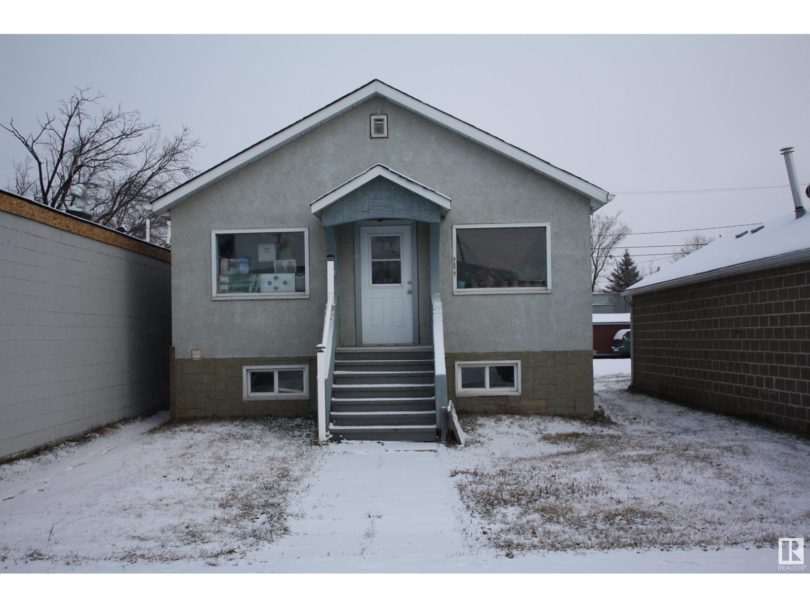 4921 49 STREET Property Photo 1