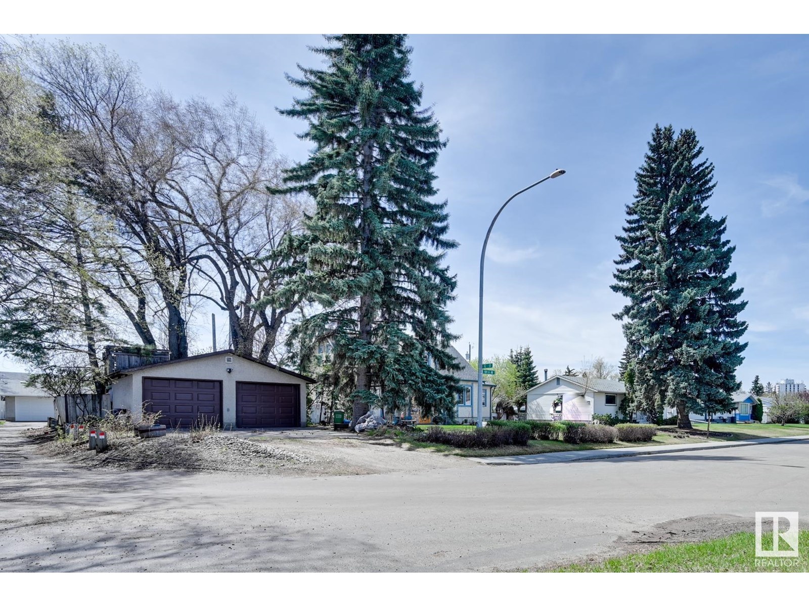 5203-5209 101a Av Nw Property Photo 8