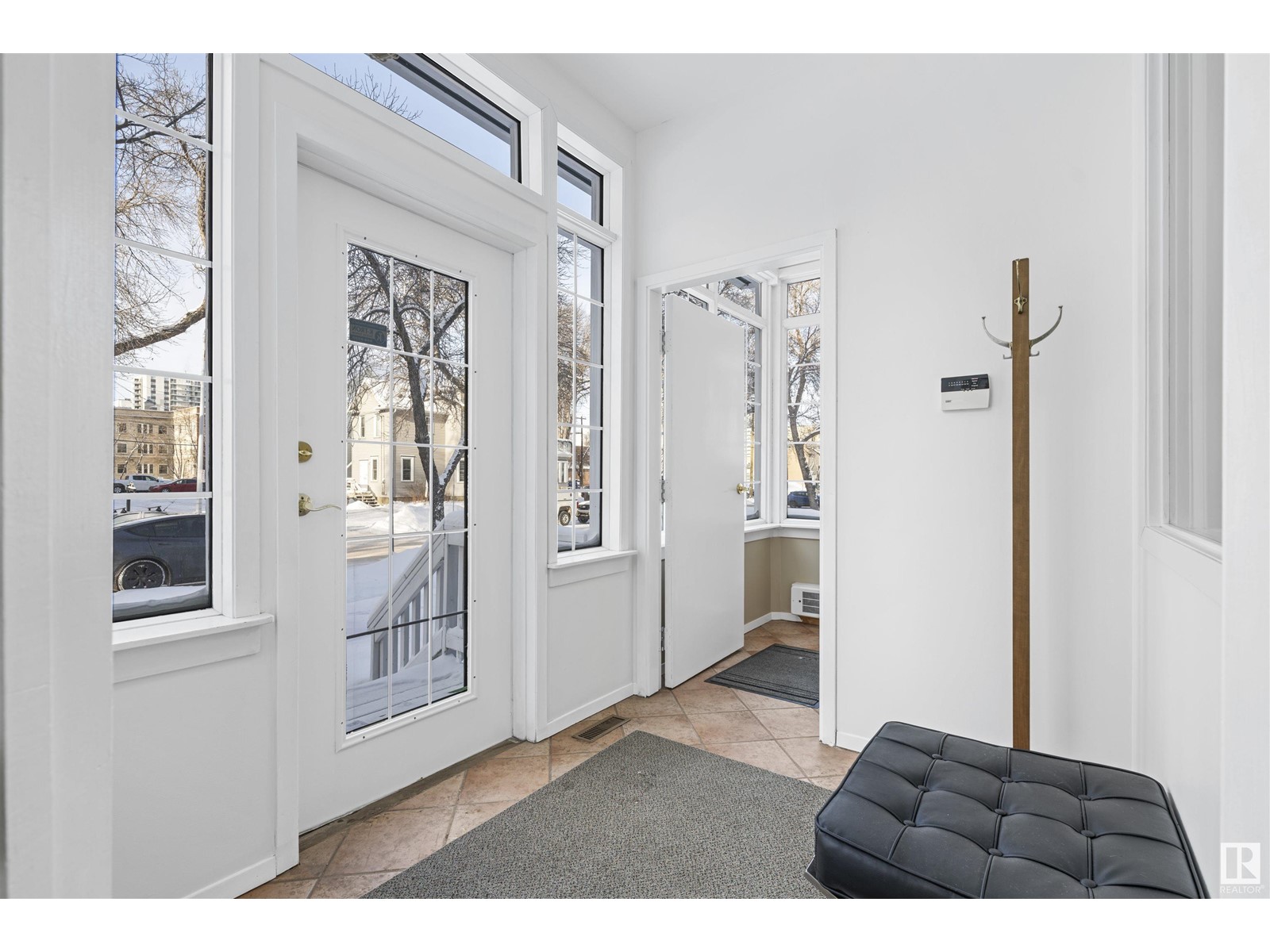 9937 113 St Nw Property Photo 2