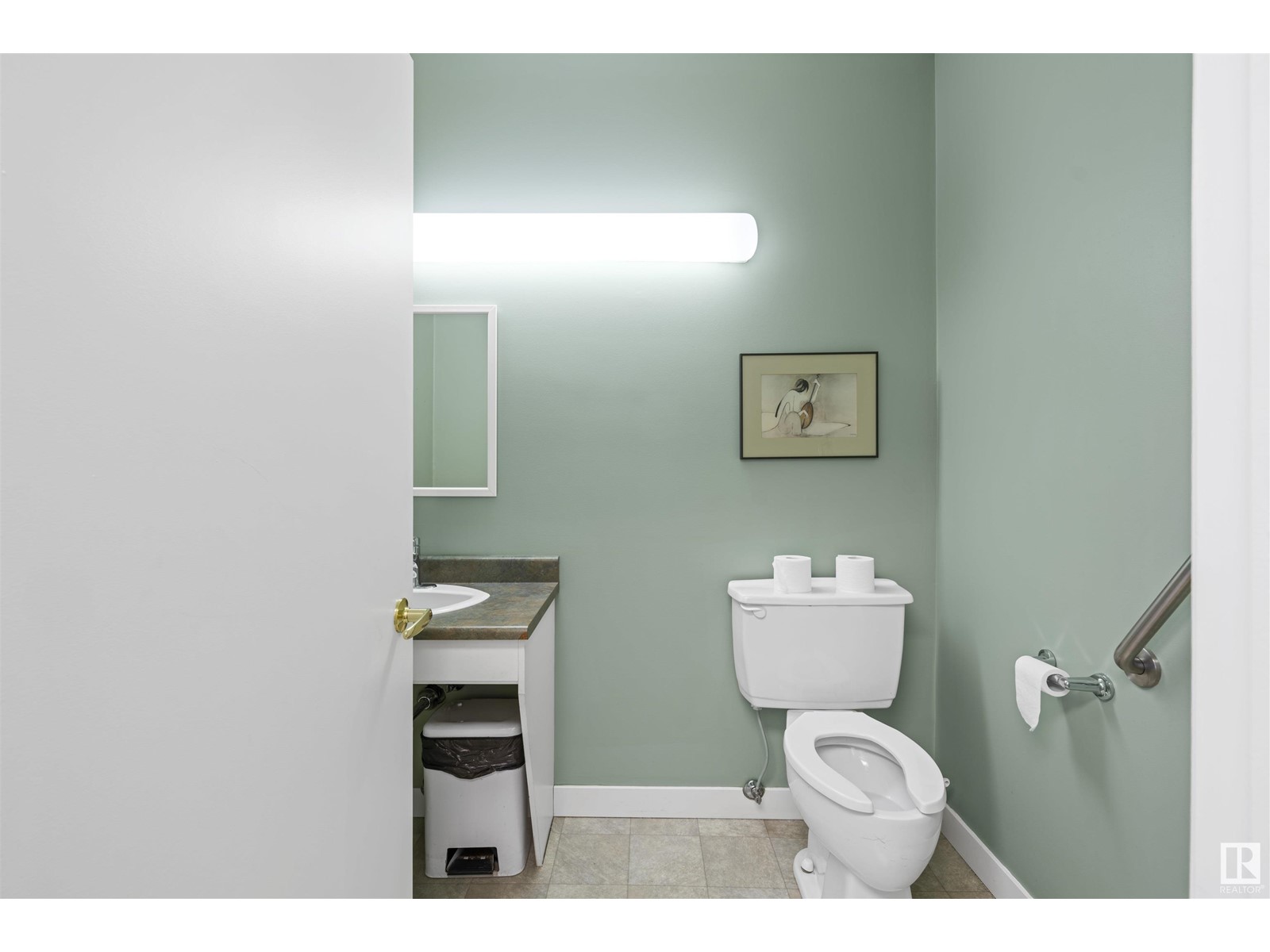 9937 113 St Nw Property Photo 8