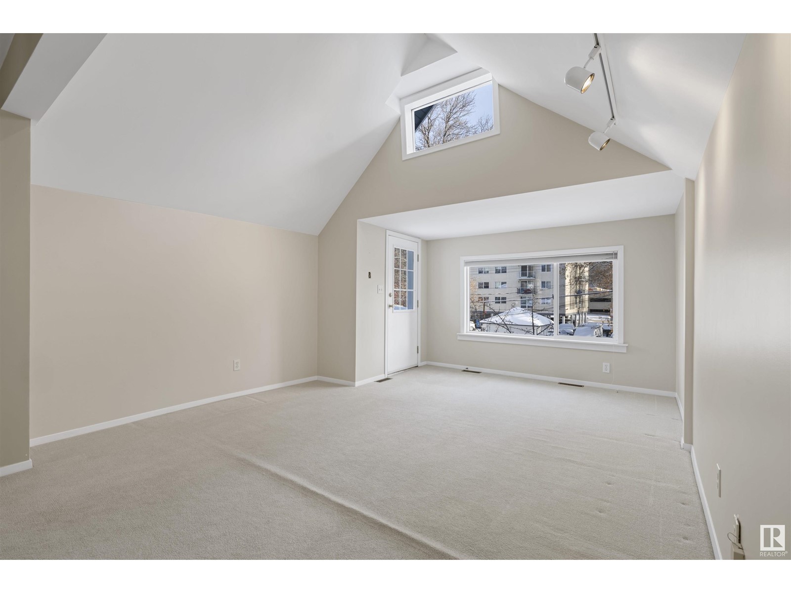 9937 113 St Nw Property Photo 22