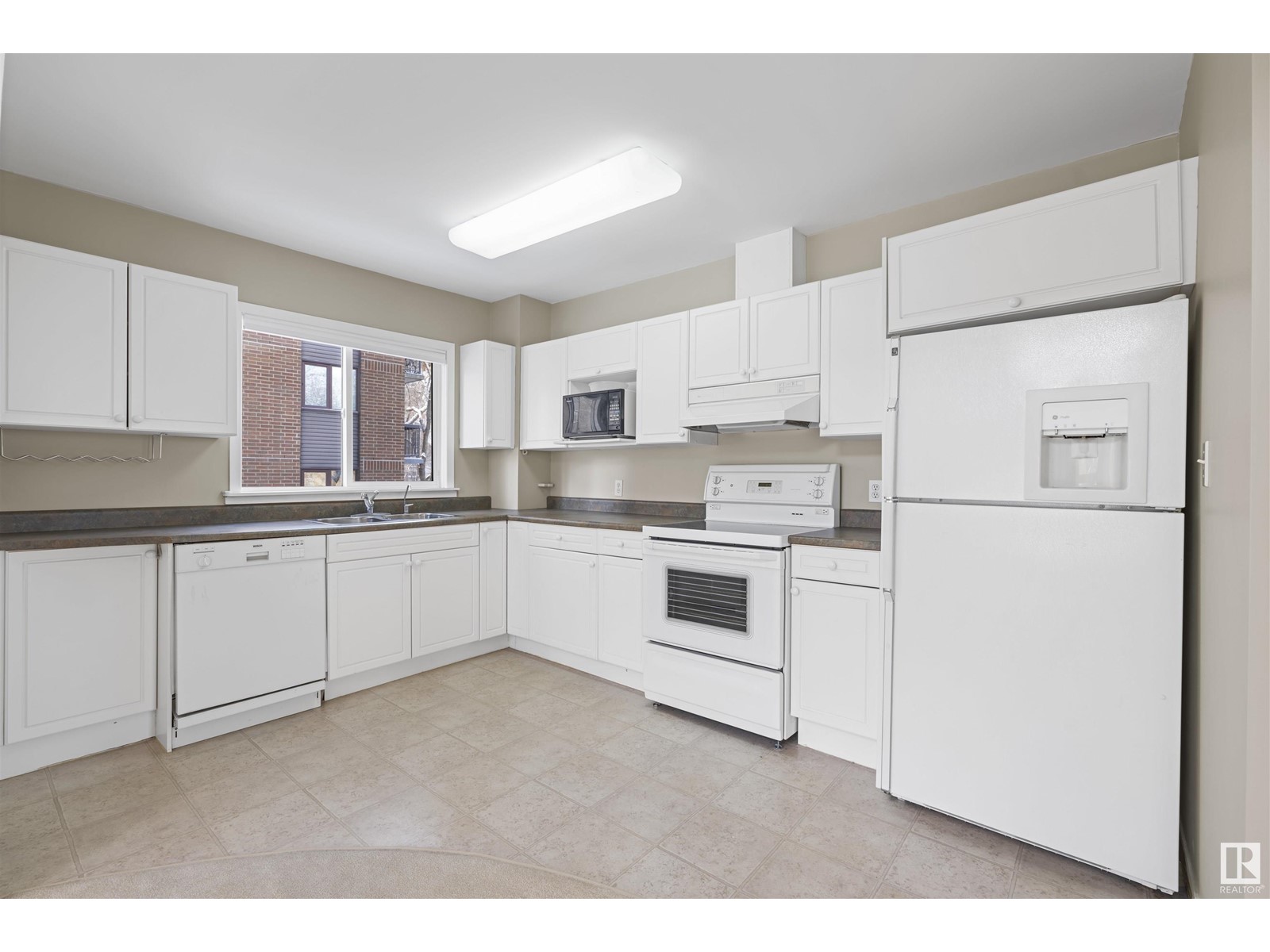 9937 113 St Nw Property Photo 23