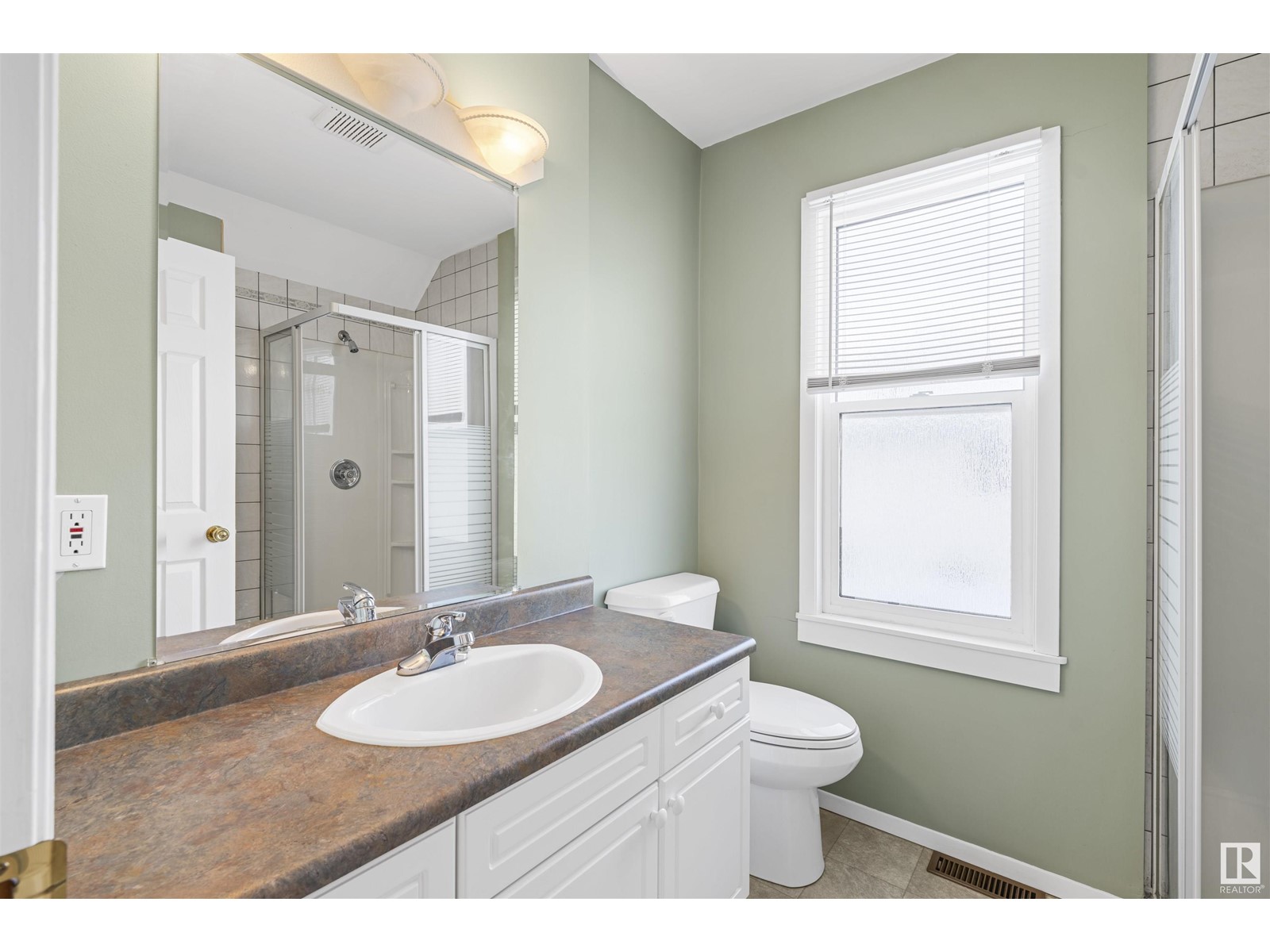 9937 113 St Nw Property Photo 24