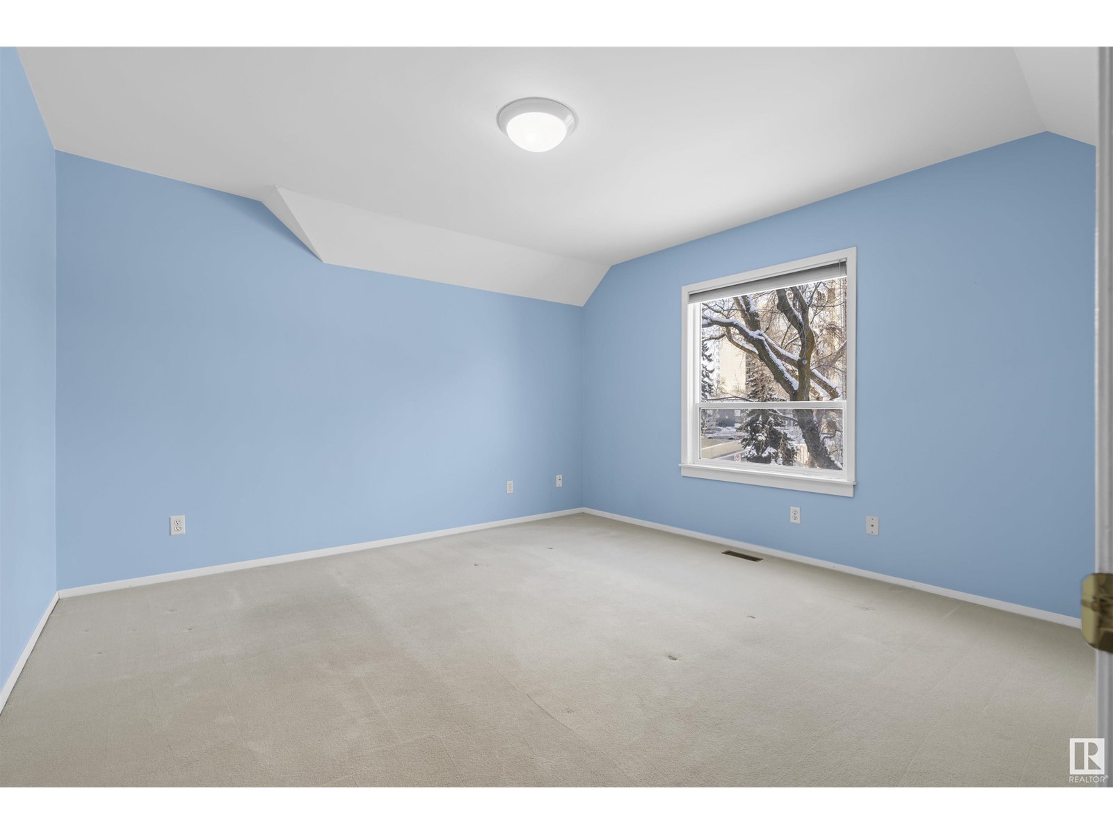 9937 113 St Nw Property Photo 25