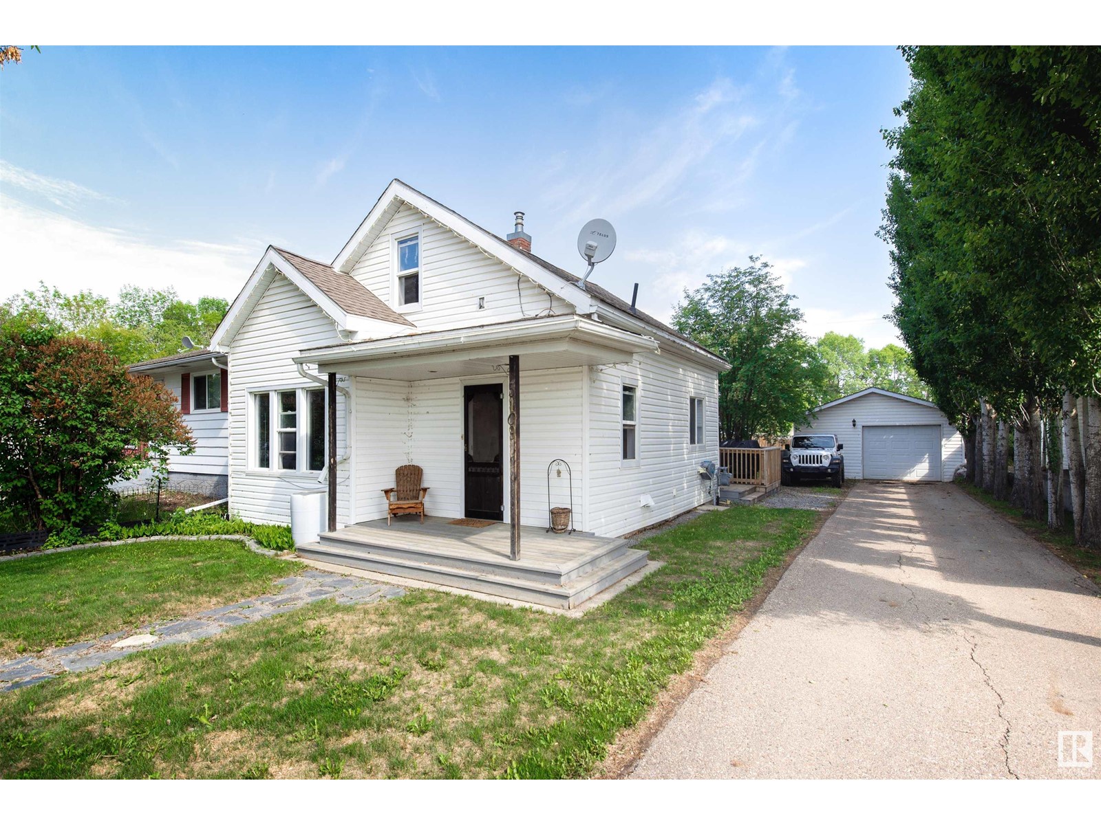 5109 51 Av Property Photo