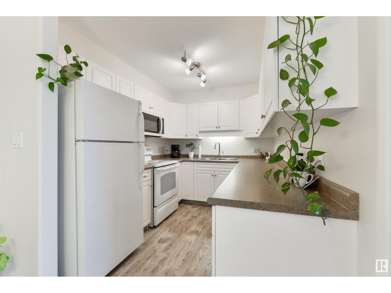 #420 13625 34 St Nw Property Photo 8
