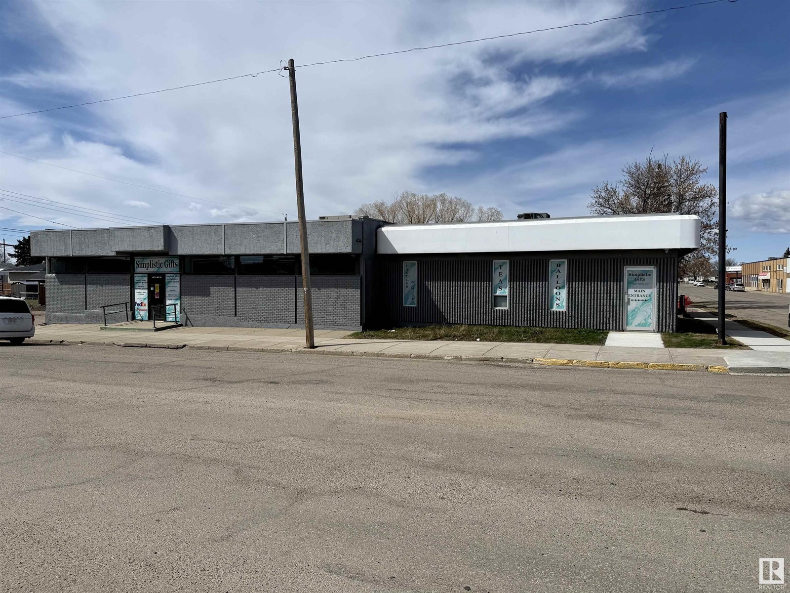 4814 49 St Property Photo 1