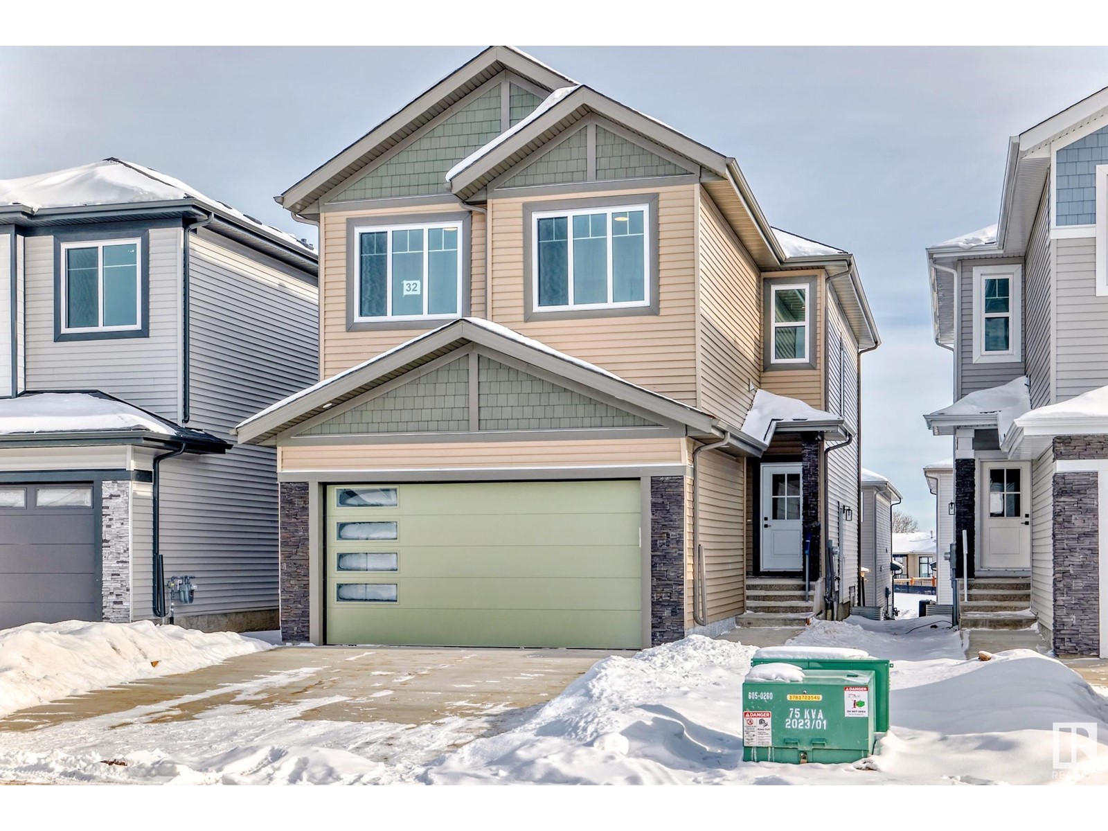 32 ASHBURY CR Property Photo 1