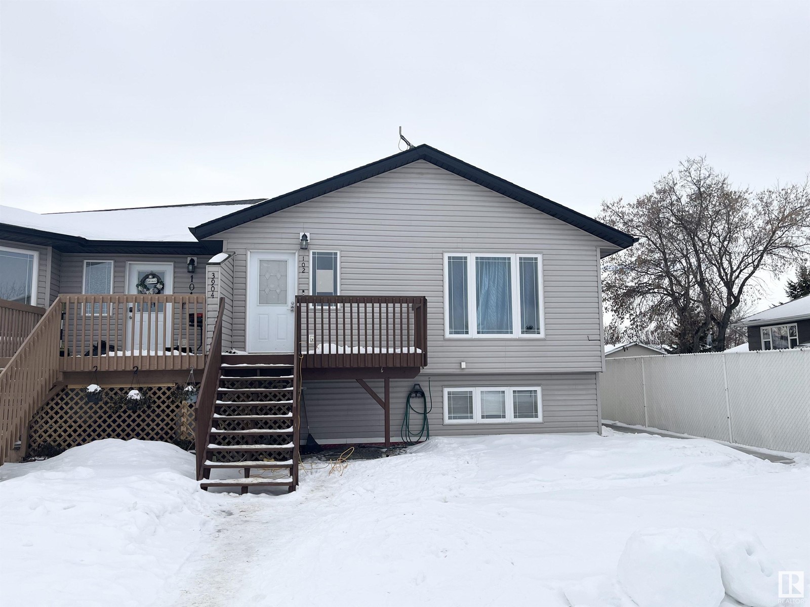 #102 3904 47 Av Property Photo