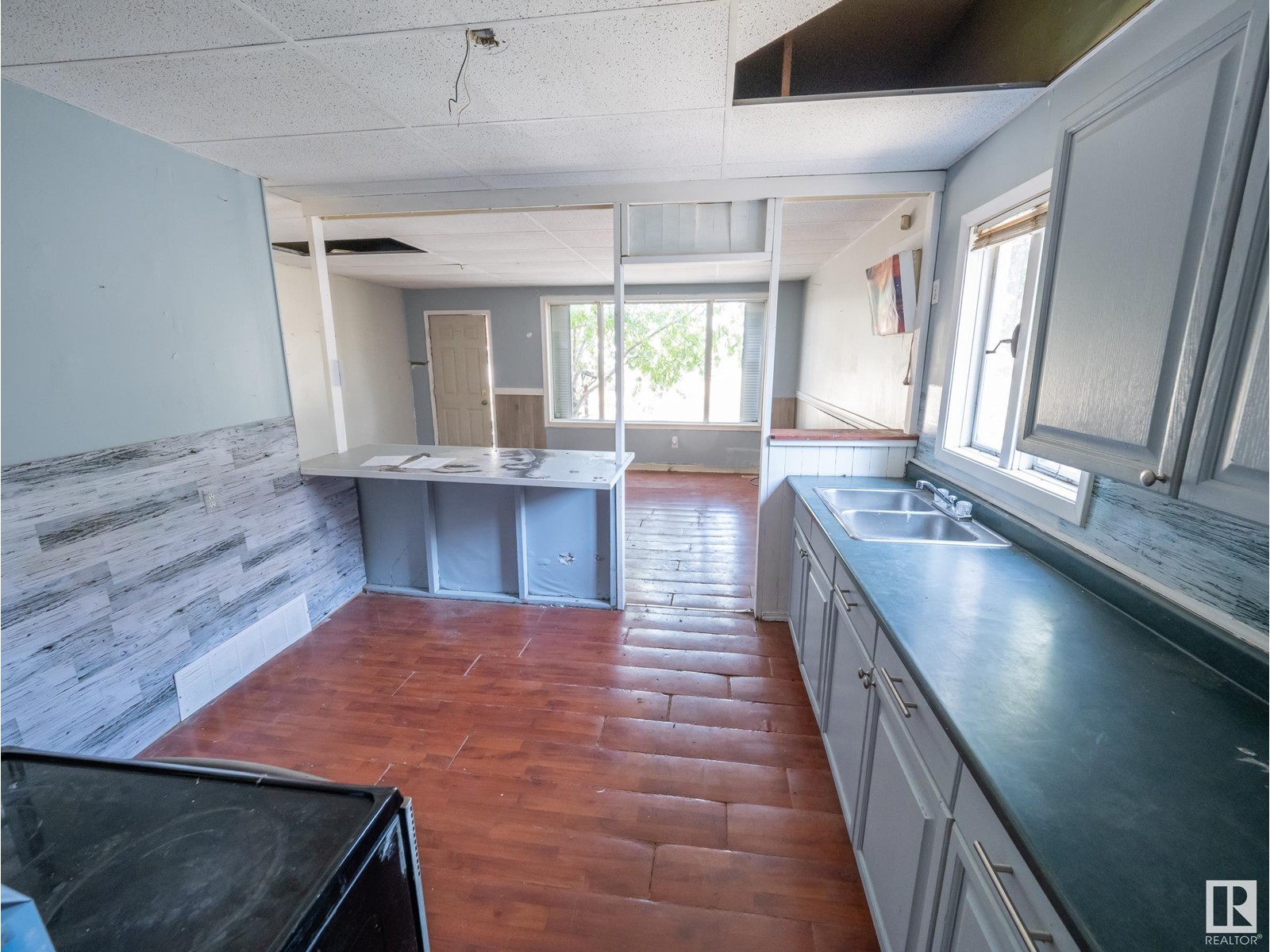4737 50 Av Property Photo 6