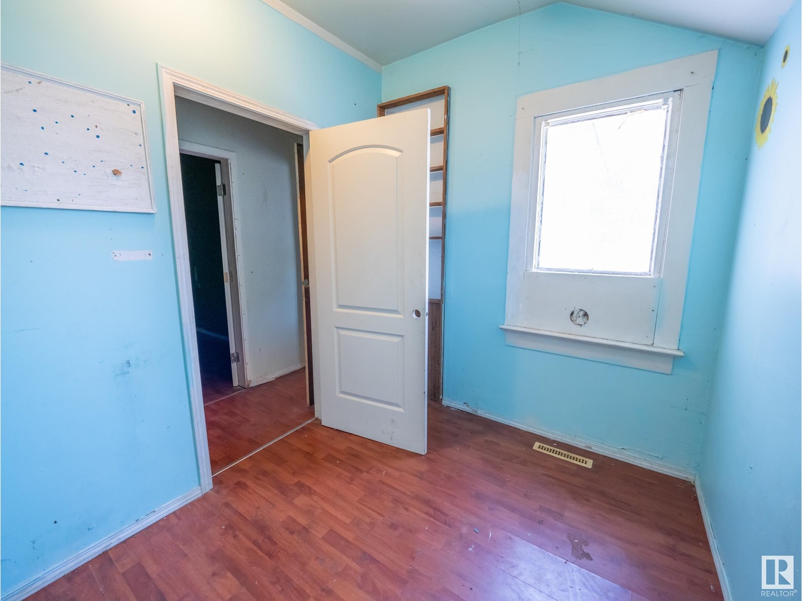 4737 50 Av Property Photo 8