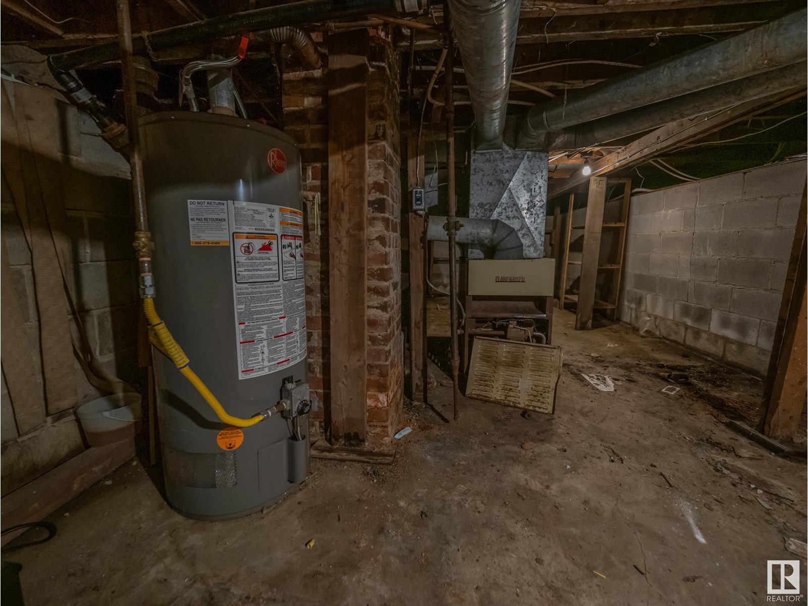4737 50 Av Property Photo 9