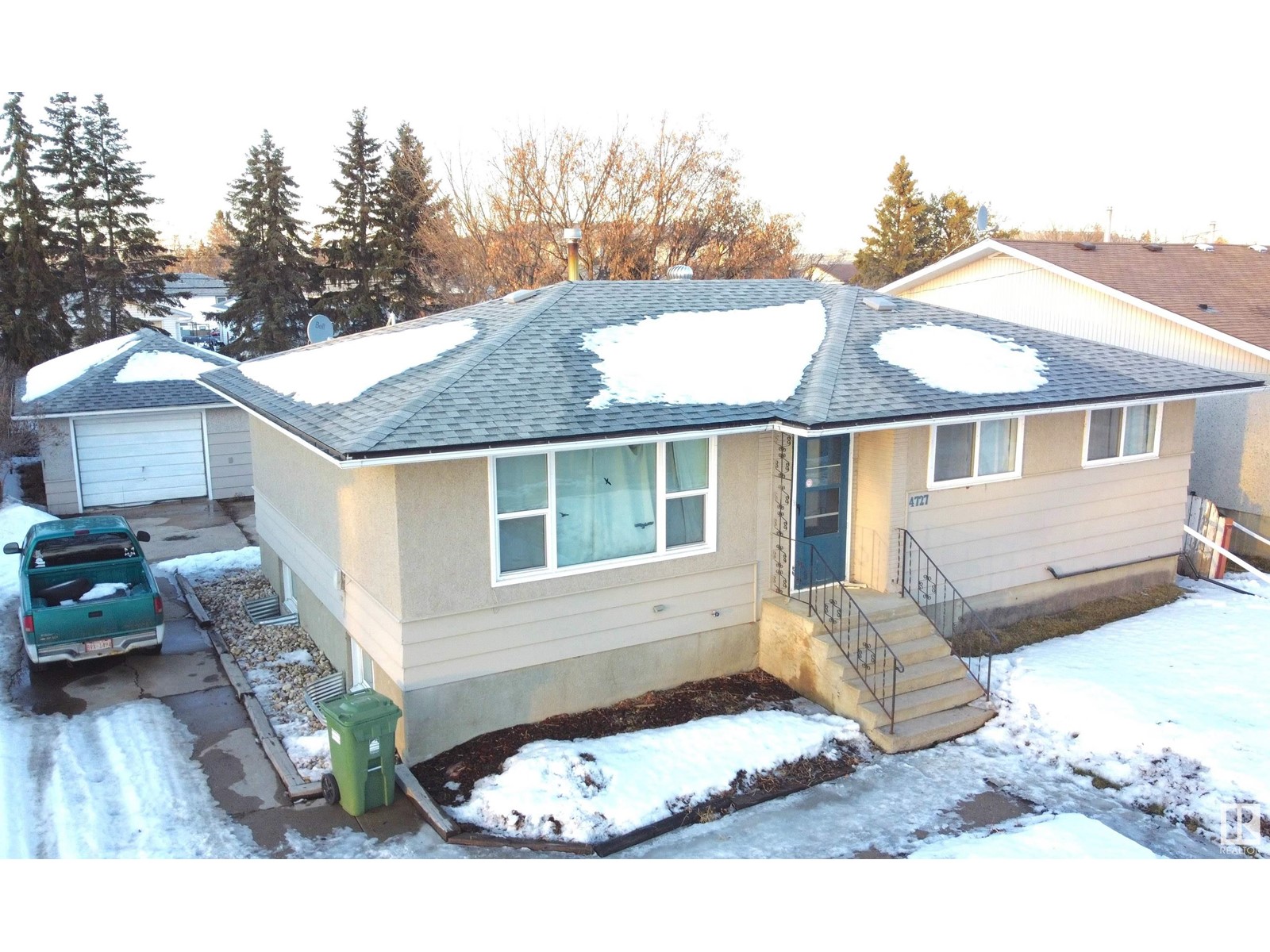 4727 45 Av Property Photo