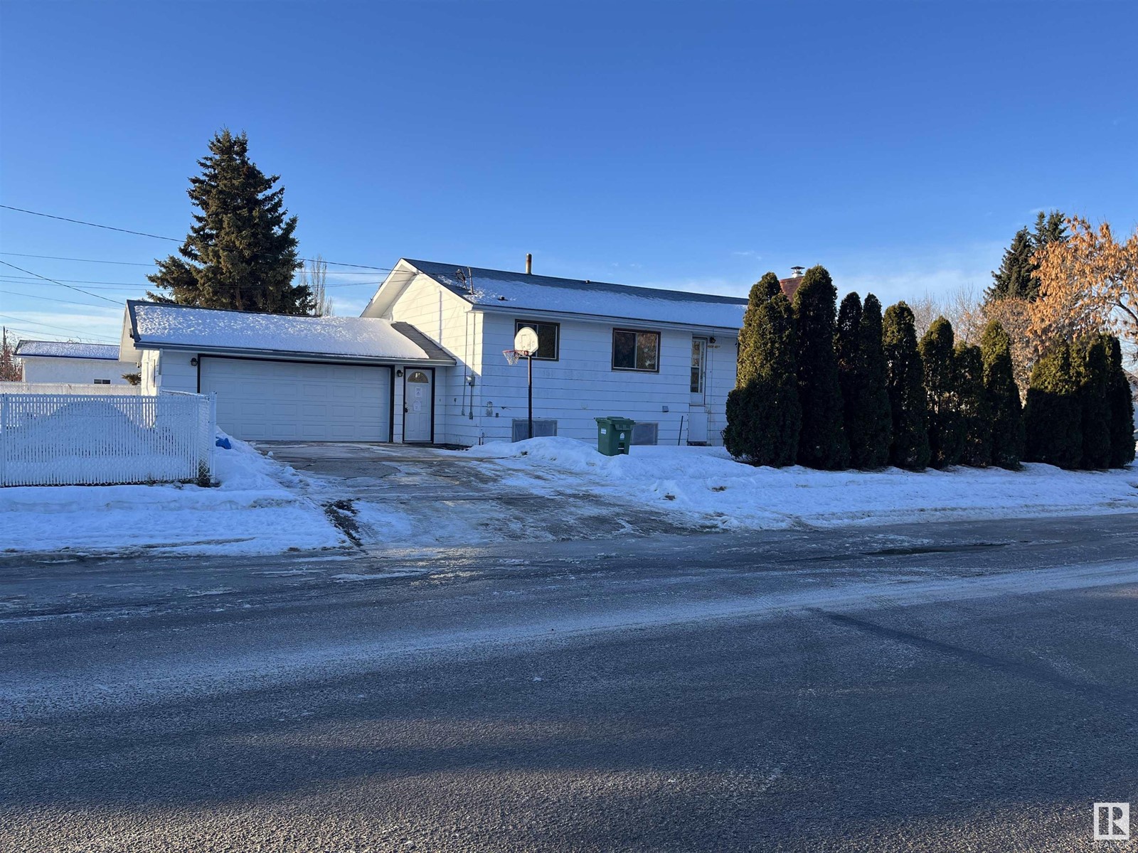4809 45 St Property Photo