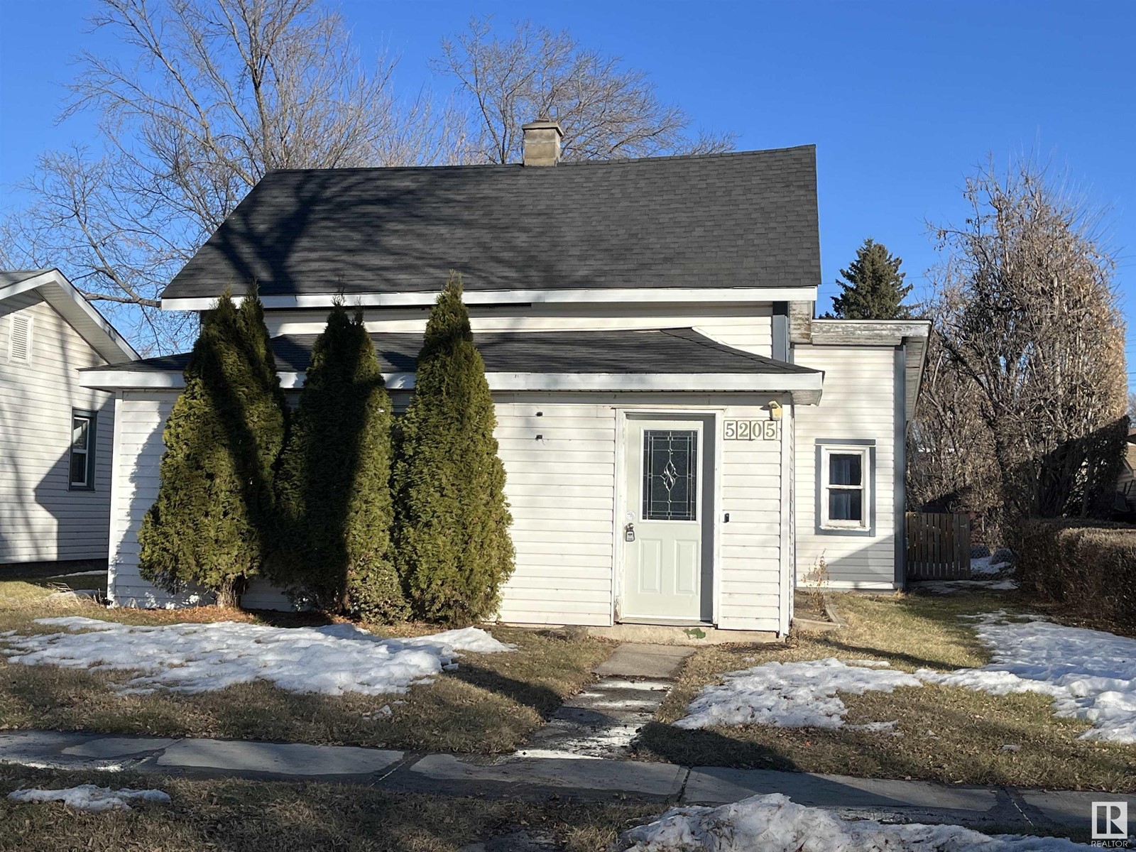 5205 50 St Property Photo