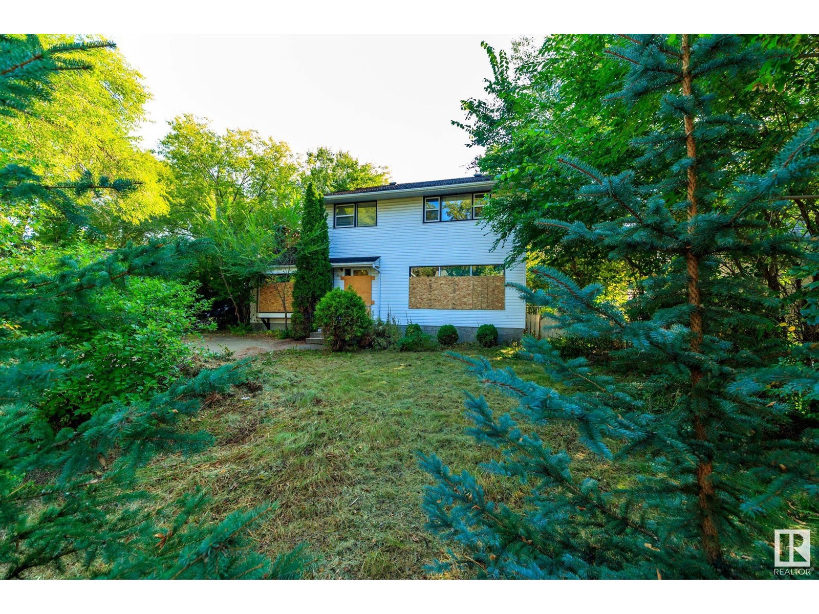 10823 138 St Nw Property Photo 1