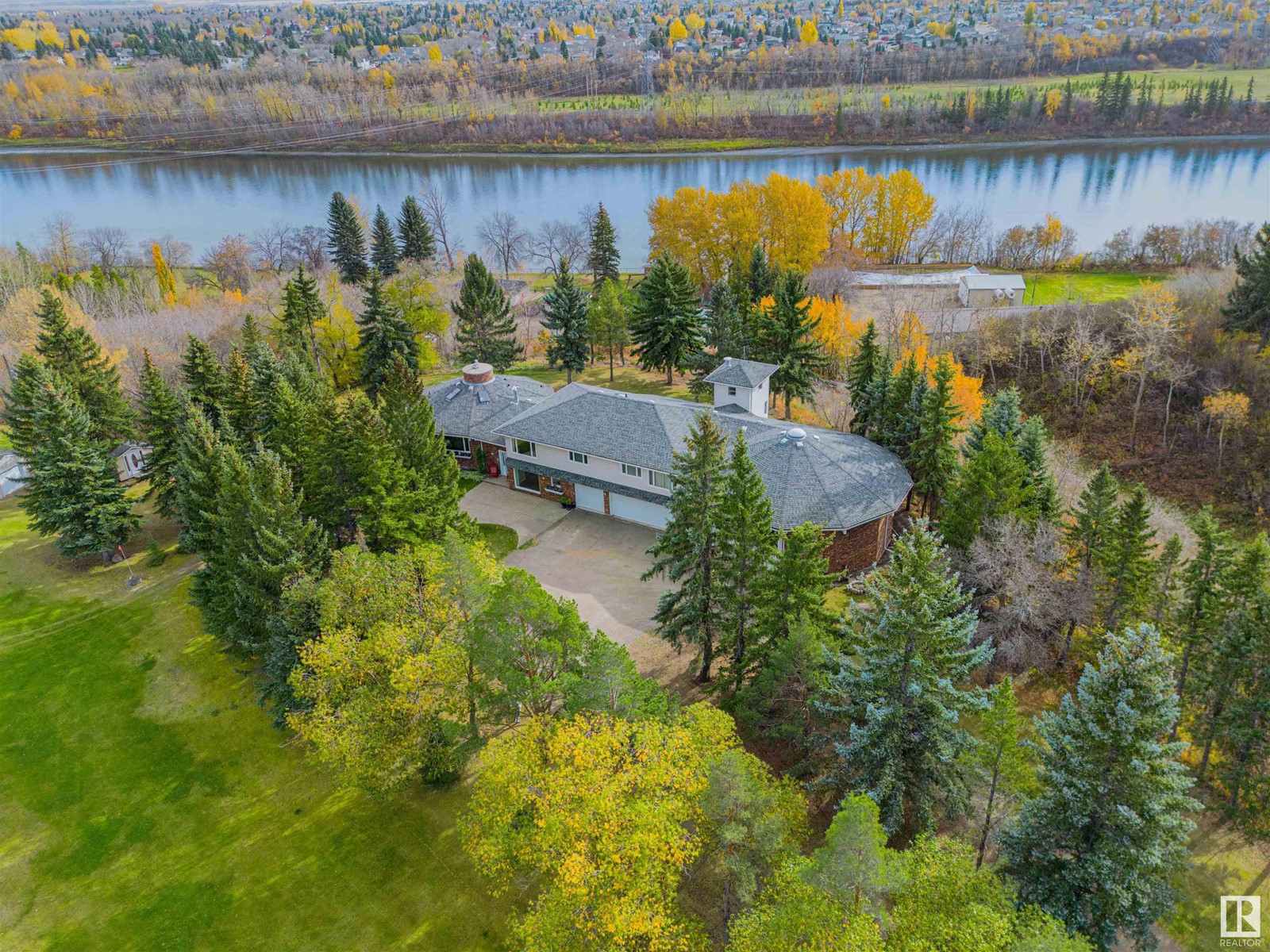 23022 LAMOUREUX DR