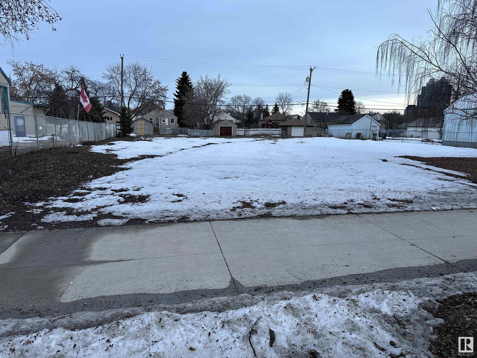 10827 107 St Nw Property Photo 1